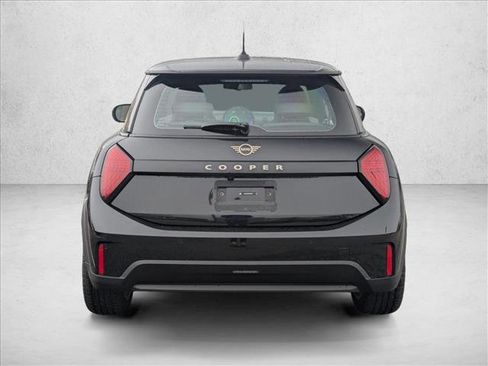 Used 2025 MINI Cooper 2-Door Hardtop image 8