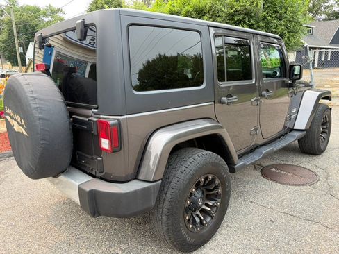 Used 2014 Jeep Wrangler Unlimited Sahara AWD/4WD image 6