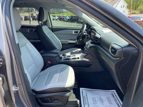 Used 2021 Ford Explorer XLT w/ Equipment Group 202A AWD/4WD image 30