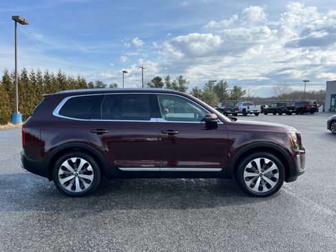 Used 2022 Kia Telluride EX w/ EX Premium Package image 2