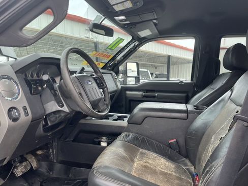 Used 2011 Ford F250 Lariat w/ Lariat Interior Pkg image 17