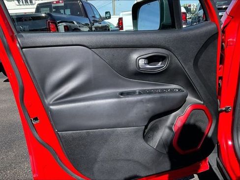 Used 2016 Jeep Renegade Trailhawk AWD/4WD image 18