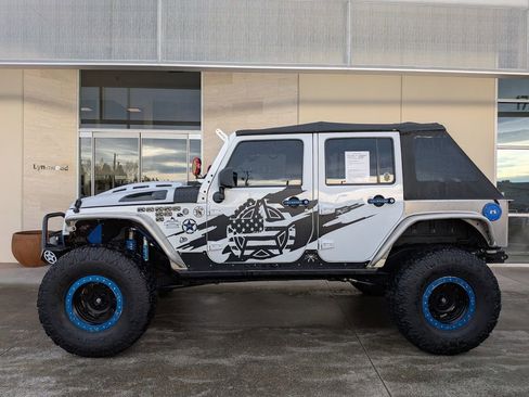 Used 2016 Jeep Wrangler Unlimited Sport w/ Connectivity Group image 3