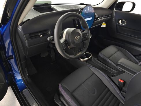 Used 2025 MINI Cooper 4-Door Hardtop FWD image 15
