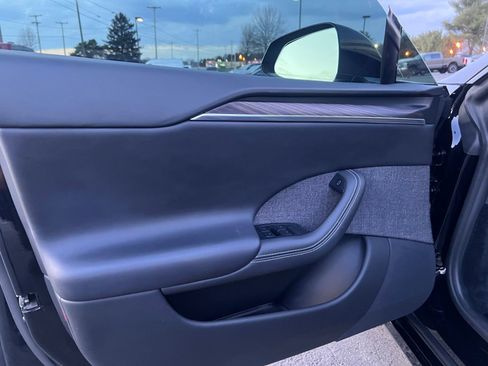 Used 2021 Tesla Model S Plaid image 12