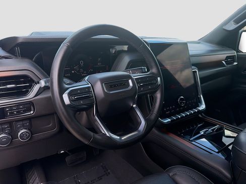 Used 2025 GMC Yukon XL Denali AWD/4WD image 7