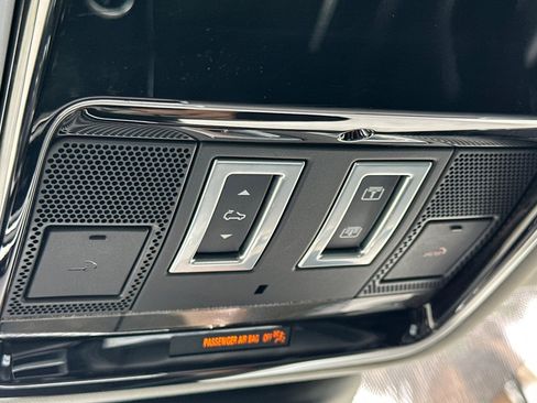 Used 2019 Land Rover Range Rover Velar S AWD/4WD image 23