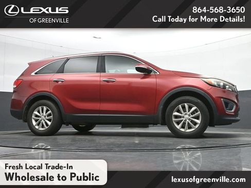 Used 2017 Kia Sorento FWD image 11