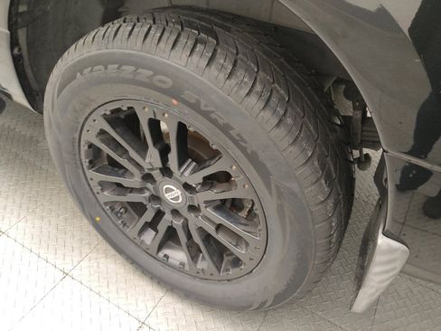 Used 2018 Nissan Titan SV w/ SV Convenience Package image 31