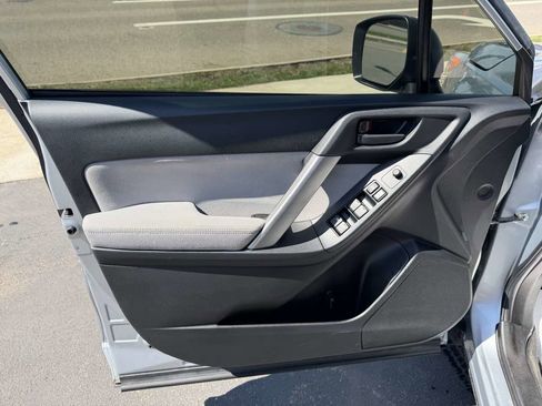 Used 2014 Subaru Forester 2.5i image 10