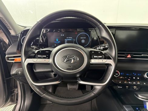 Used 2022 Hyundai Elantra SEL w/ Convenience Package FWD image 15