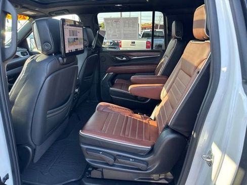 Used 2023 GMC Yukon XL Denali Ultimate AWD/4WD image 20