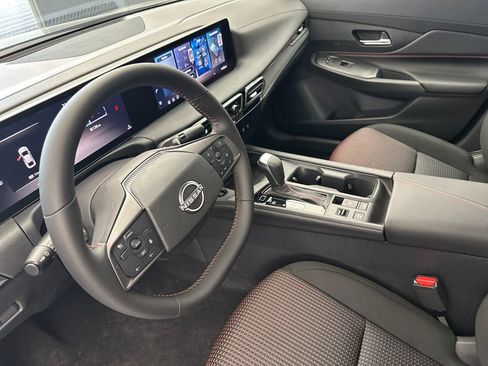 New 2026 Nissan Sentra SR FWD image 9