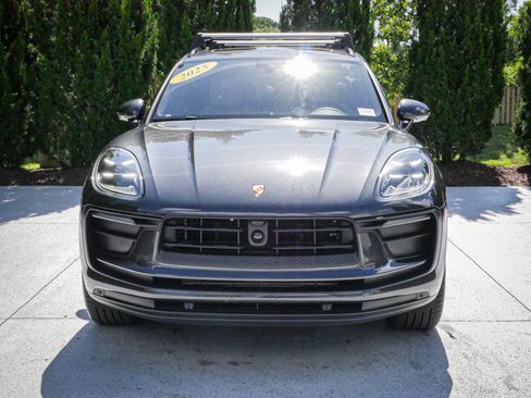 Used 2025 Porsche Macan AWD/4WD image 3