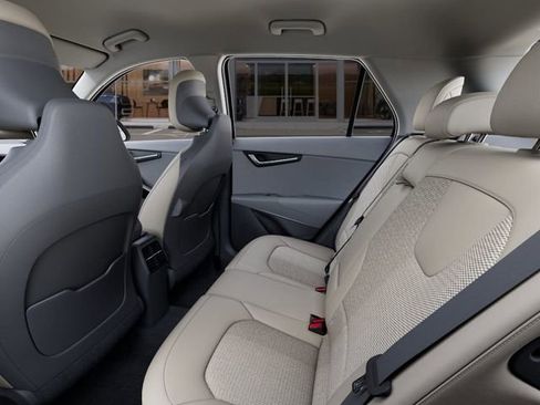 Used 2025 Kia Niro EX image 18