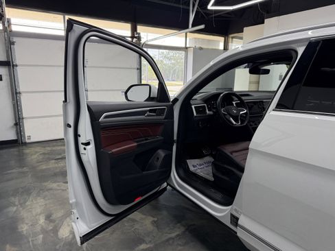 Used 2022 Volkswagen Atlas Cross Sport SEL Premium R-Line AWD/4WD image 8