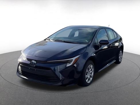 Used 2025 Toyota Corolla LE image 7