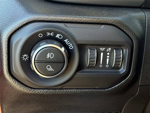 Used 2022 Jeep Gladiator Sport image 25