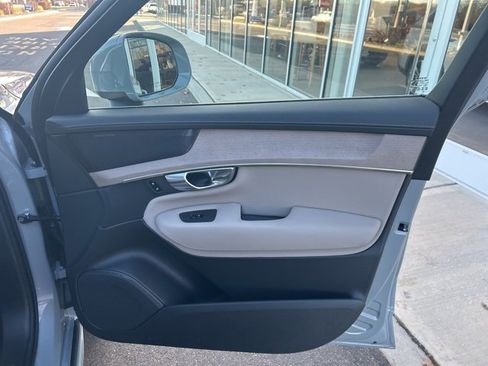 Used 2025 Volvo XC90 B5 Plus image 14