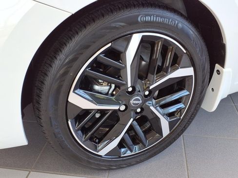 New 2025 Nissan Versa SR w/ Trunk Package image 5