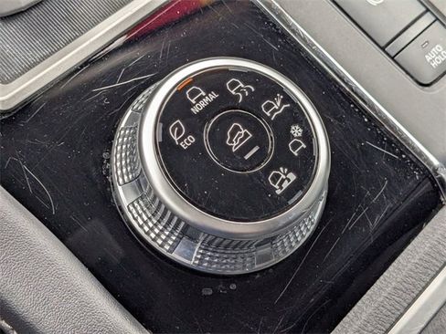 Used 2024 Mitsubishi Outlander SE image 5