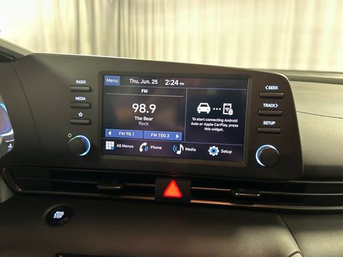 Used 2025 Hyundai Elantra Sport FWD image 15