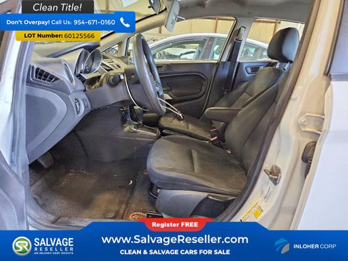 Used 2013 Ford Fiesta SE w/ Fiesta Graphic Pkg FWD image 9