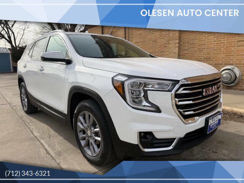 Used 2024 GMC Terrain SLT image 1