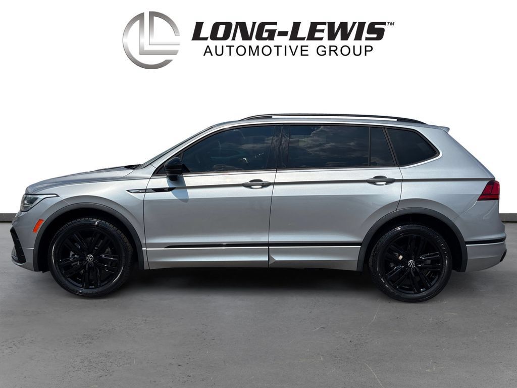 Used 2022 Volkswagen Tiguan SE R-Line FWD image 2