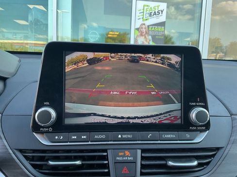 Used 2025 Nissan Altima 2.5 SV FWD image 25
