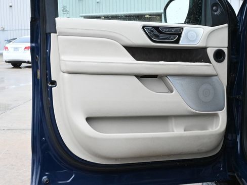 Used 2019 Lincoln Navigator L Reserve w/ Cargo Package AWD/4WD image 19