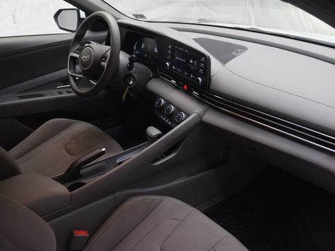 Used 2026 Hyundai Elantra SE FWD image 10