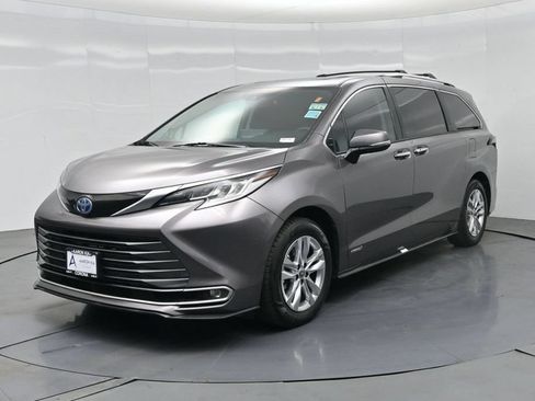 Used 2021 Toyota Sienna Limited FWD image 60