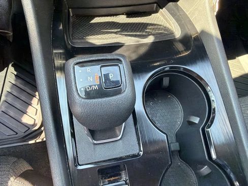 Used 2021 Nissan Rogue S FWD image 13