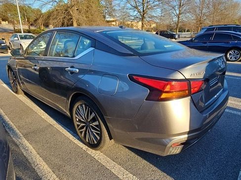 Used 2023 Nissan Altima 2.5 SV image 5