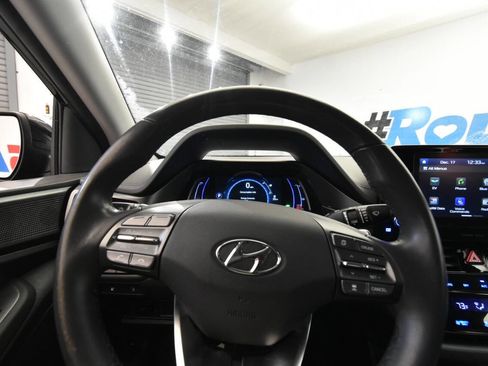 Used 2020 Hyundai Ioniq SE image 25