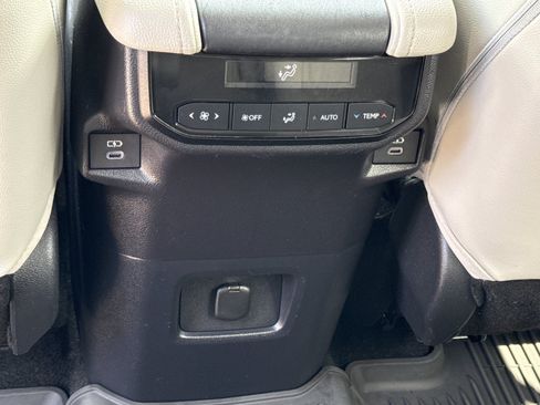 Used 2025 Toyota Grand Highlander FWD image 16
