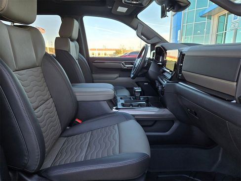 Used 2025 Chevrolet Silverado 1500 ZR2 w/ Technology Package image 26