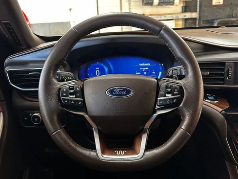 Used 2021 Ford Explorer King Ranch w/ Premium Technology Package AWD/4WD image 16