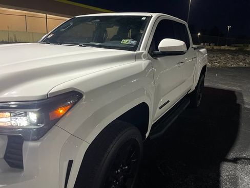 Used 2024 Toyota Tacoma SR5 AWD/4WD image 25