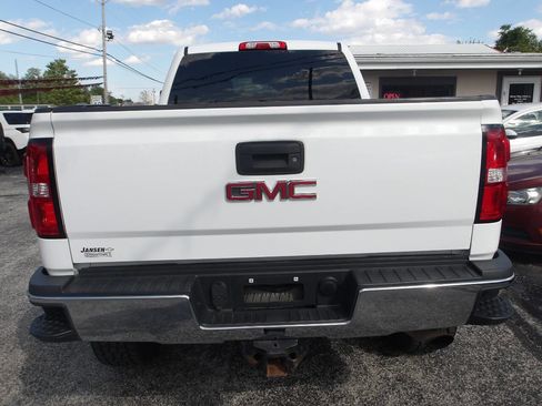 Used 2017 GMC Sierra 2500 SLE w/ HD SLE Preferred Plus Package AWD/4WD image 7