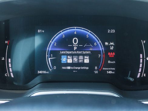 Used 2023 Toyota Corolla Cross XLE w/ Convenience Package FWD image 24