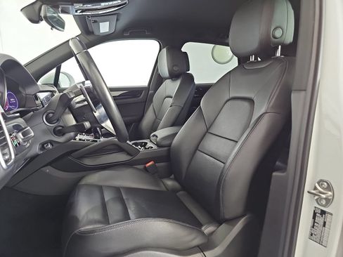 Used 2021 Porsche Cayenne AWD/4WD image 14