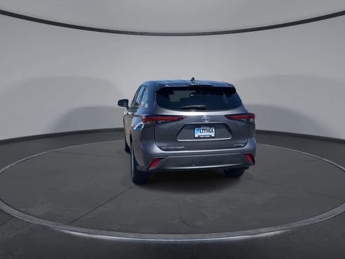 Certified 2024 Toyota Highlander LE AWD/4WD image 8