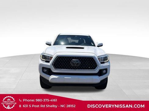 Used 2019 Toyota Tacoma TRD Sport RWD image 2