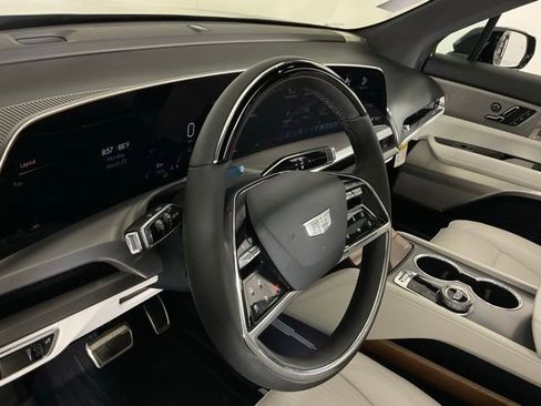 New 2026 Cadillac Vistiq Premium Luxury w/ LPO, Floor Liner Package AWD/4WD image 16