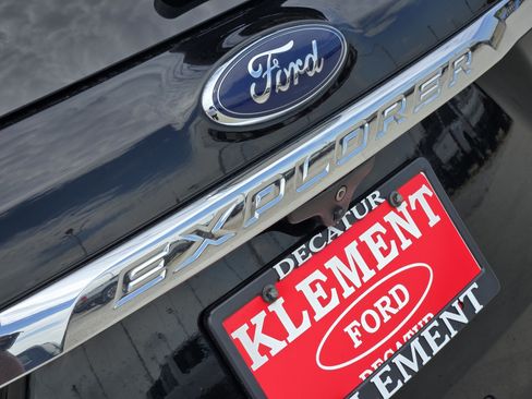 Used 2017 Ford Explorer XLT w/ Equipment Group 202A FWD image 10