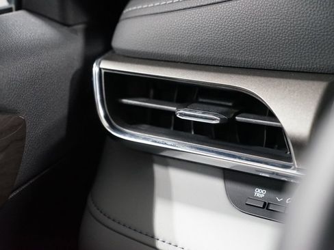 Used 2023 Toyota Highlander Limited image 25