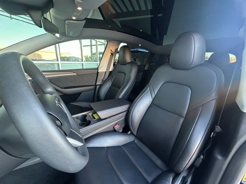 Used 2023 Tesla Model Y Performance image 34