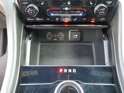 Used 2024 Jeep Grand Cherokee Altitude RWD image 32